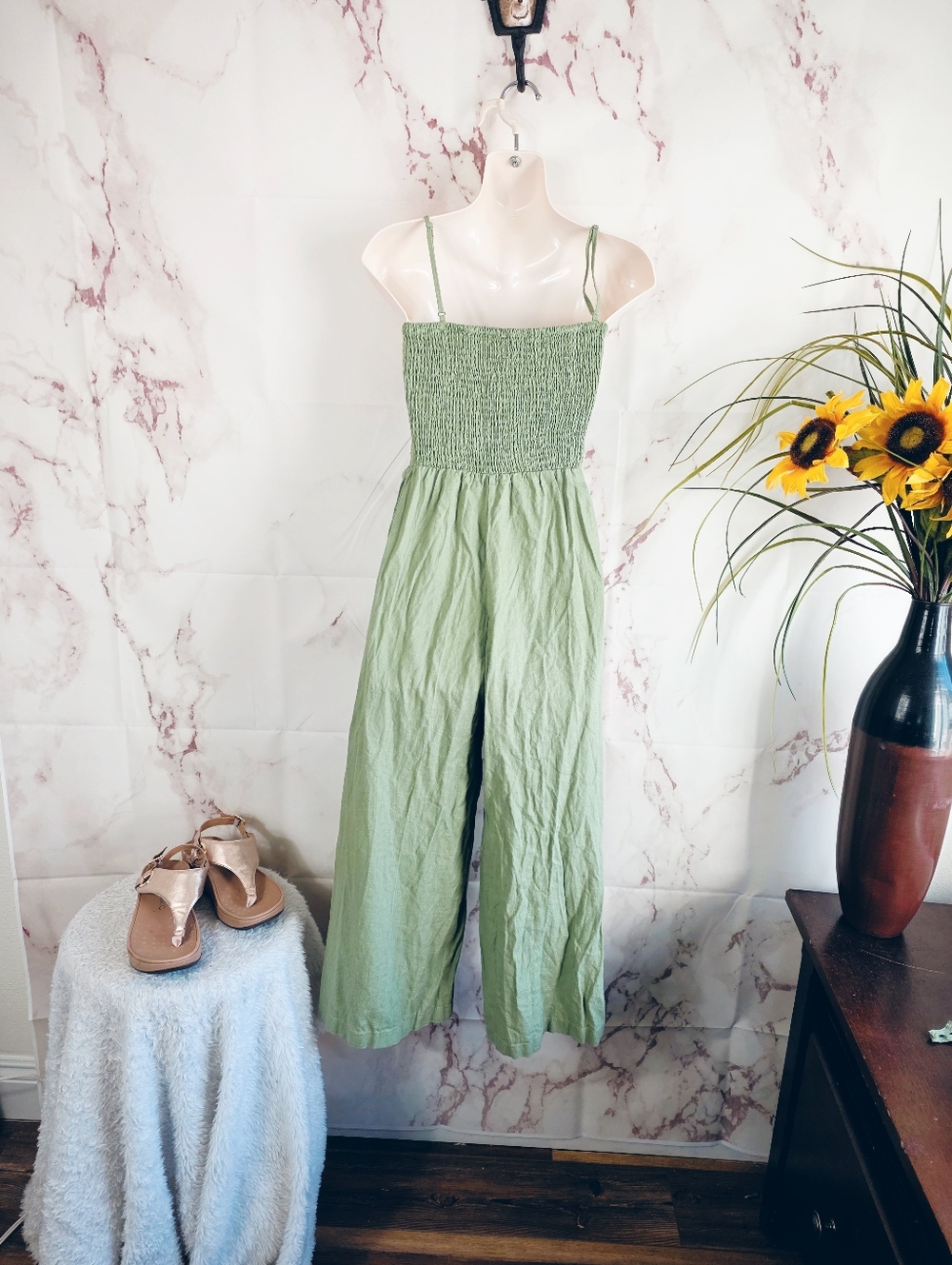 LOVE TREE Sage Green Wide Leg Cropped Jumpsuit Smocked Linen Blend S Boho Summer - Picture 4 of 6